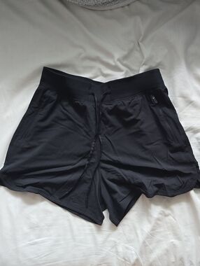 Lululemon License to Train High-Rise Short 4"